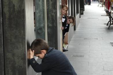 ¿Cómo se juega el escondite? Reglas, variantes y claves para organizarlo correctamente