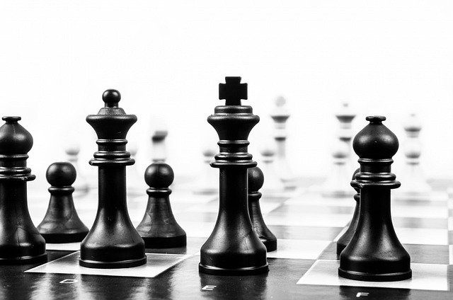 Juego de las 4 esquinas en campamentos y actividades de ocio: Guía para monitores